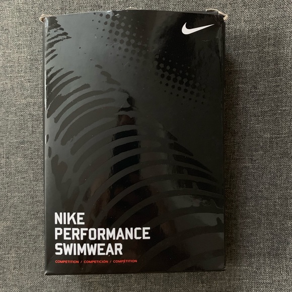 Nike Women’s Size 4 Athletic 2-Piece Swimsuit - Picture 5 of 6